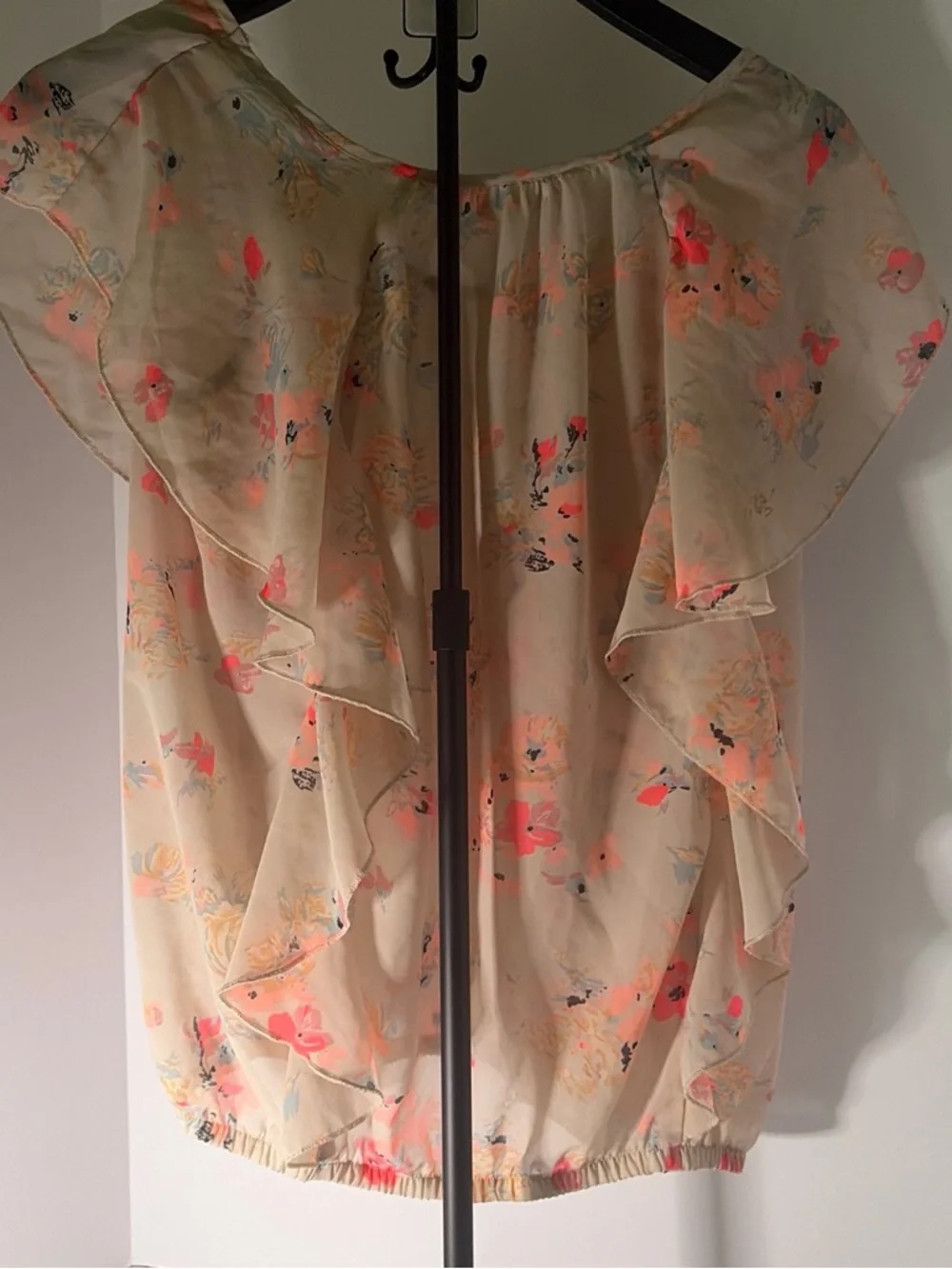 Marisol Floral Ruffle Cap-Sleeve Top in Cream and Coral - Picture 3 of 3